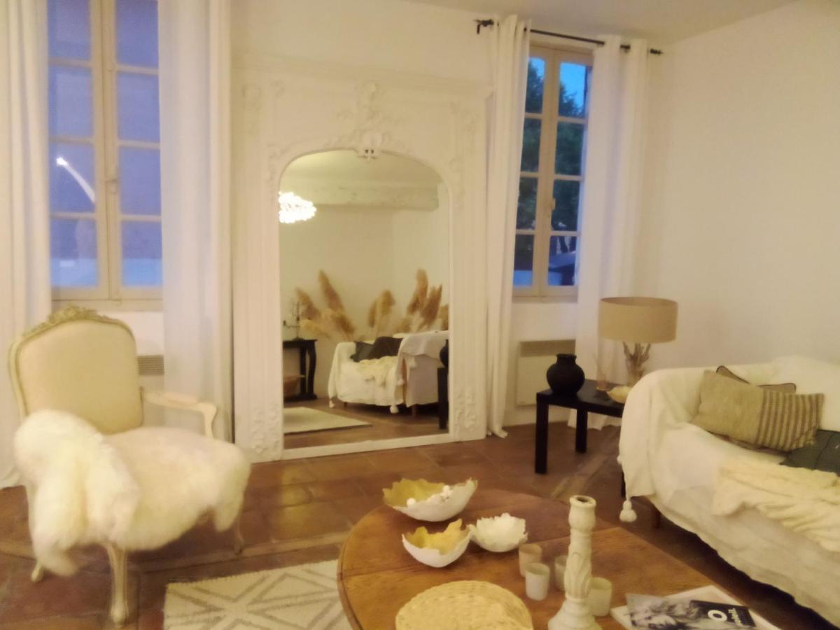 La Maison Perchee Эг-Морт Экстерьер фото