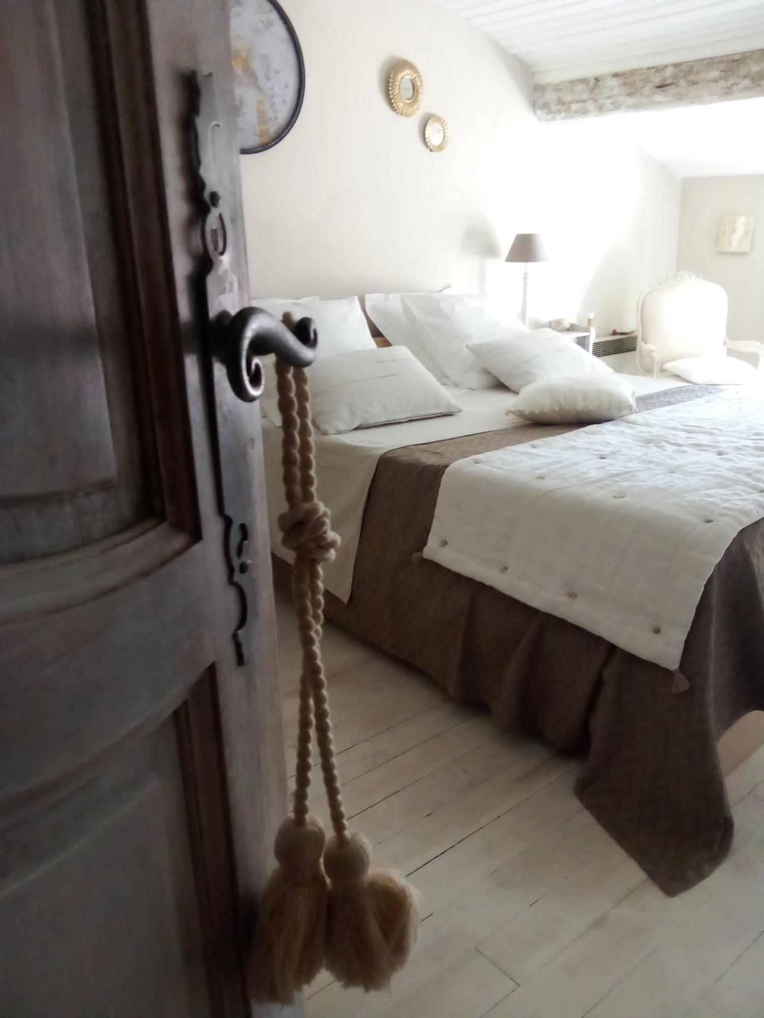 La Maison Perchee Эг-Морт Экстерьер фото