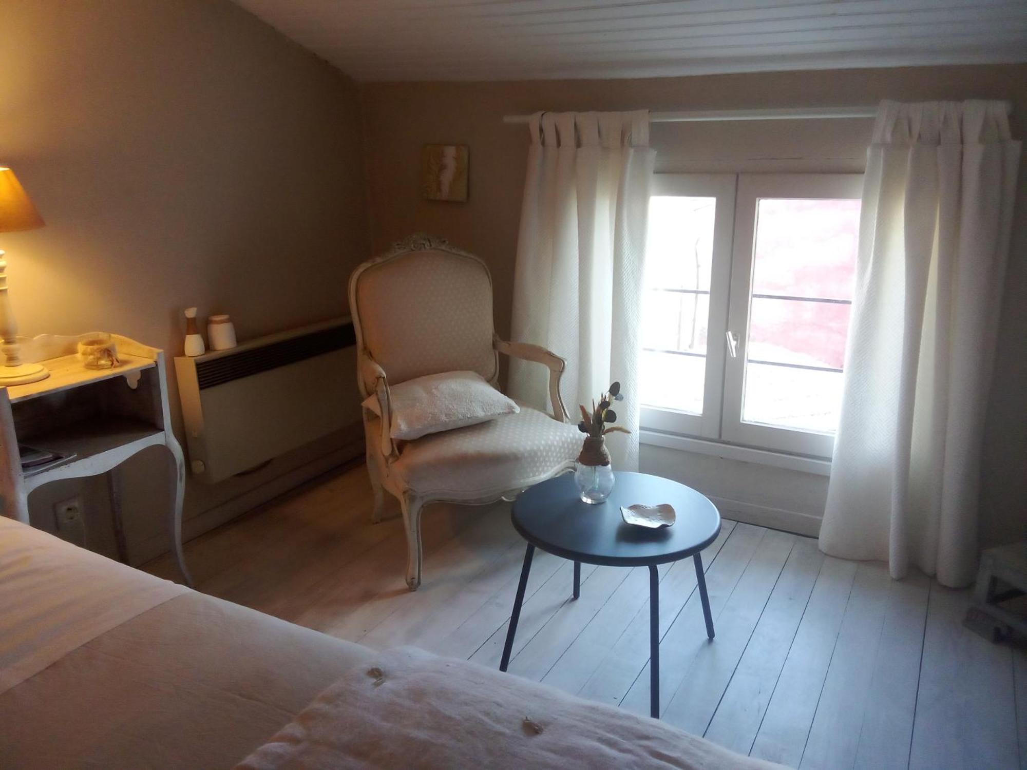 La Maison Perchee Эг-Морт Номер фото